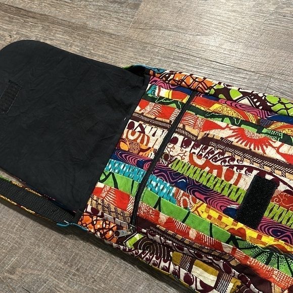Handcrafted multicolor hand dyed quilted fabric, shoulder bag, West Africa - Picture 6 of 8